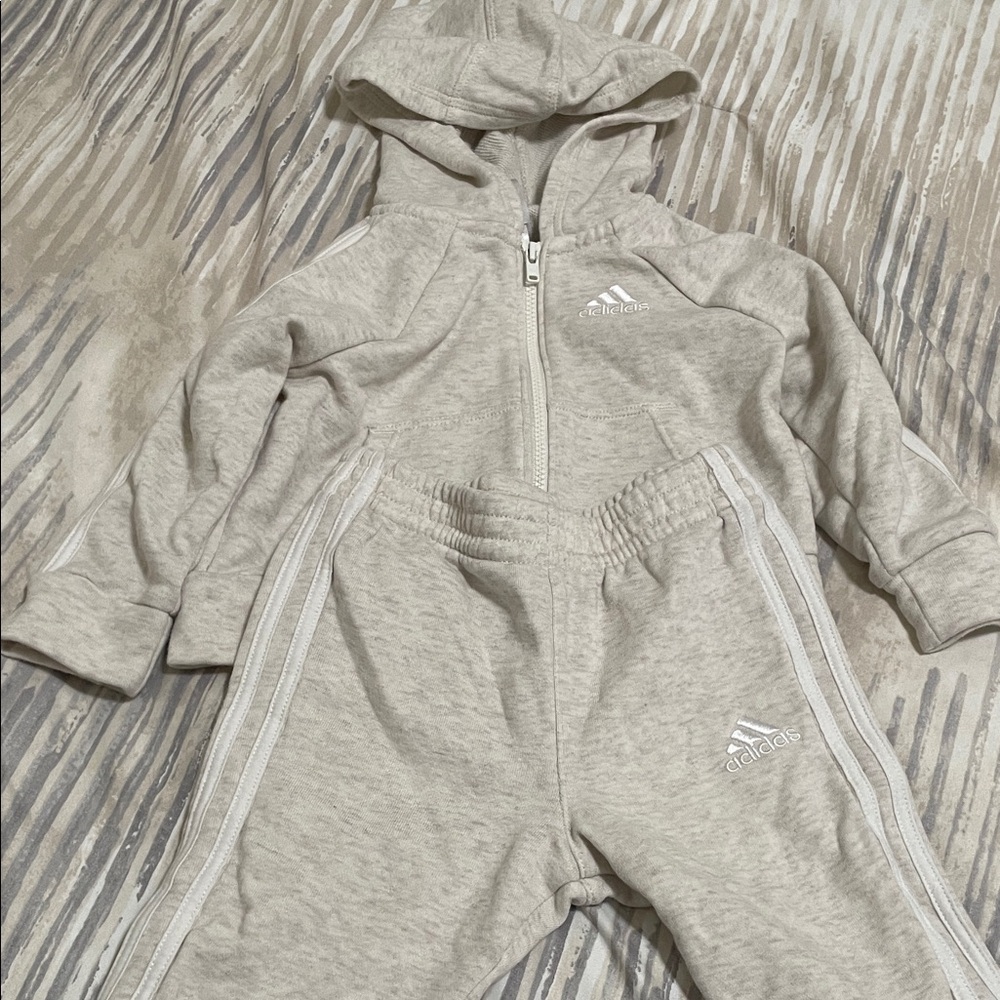 Price Drop! ⬇️  Adidas Infant Tracksuit in Heather Gray